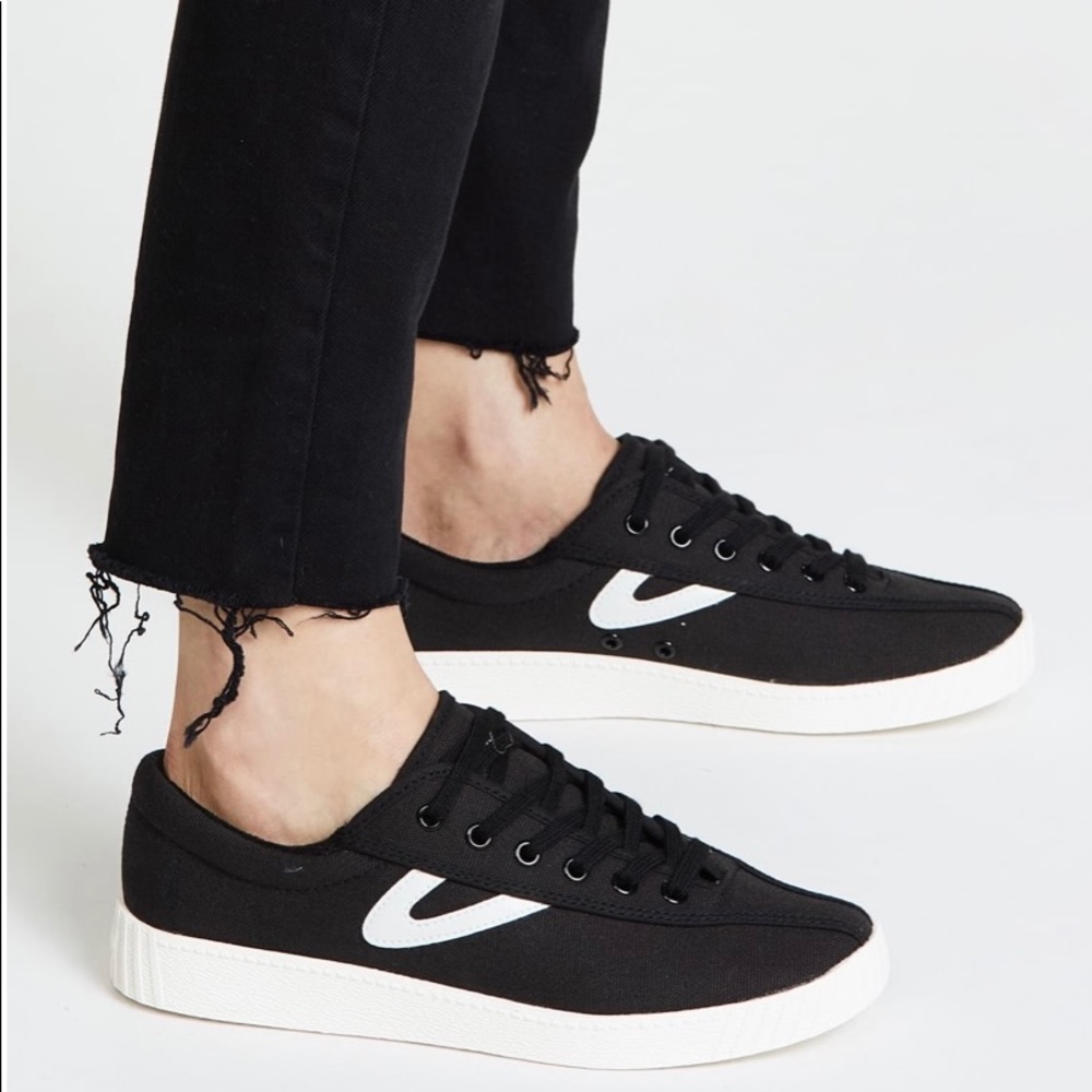 Tretorn Nylite in Black canvas